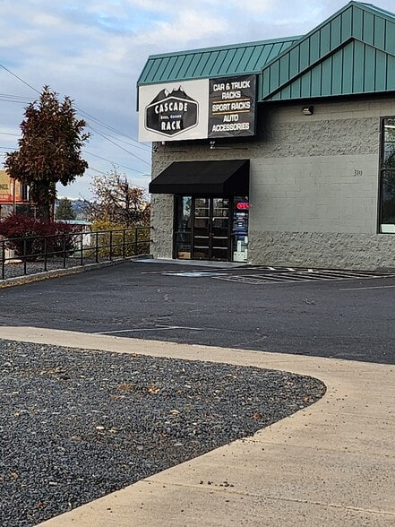 More Photos Of 310 SE Railroad St, Bend Storefront Retail Residential For Lease