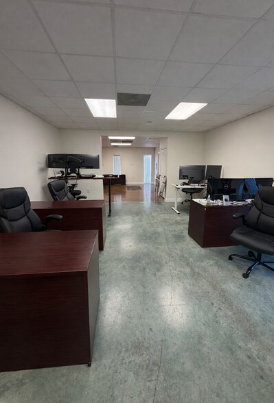 More Photos Of 14000 Old Richmond Rd, Sugar Land Warehouse For Lease