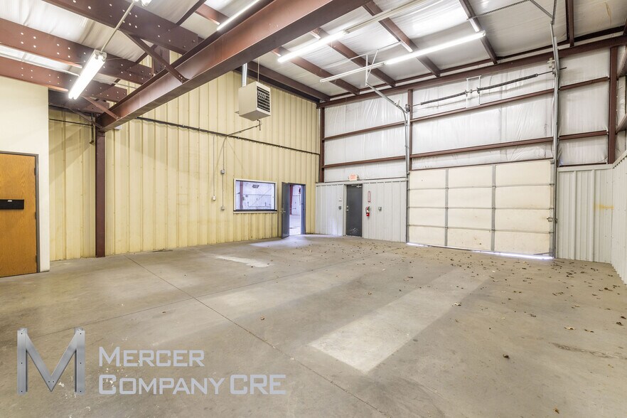 More Photos Of 813 SE 84th St, Oklahoma City Manufacturing For Sale