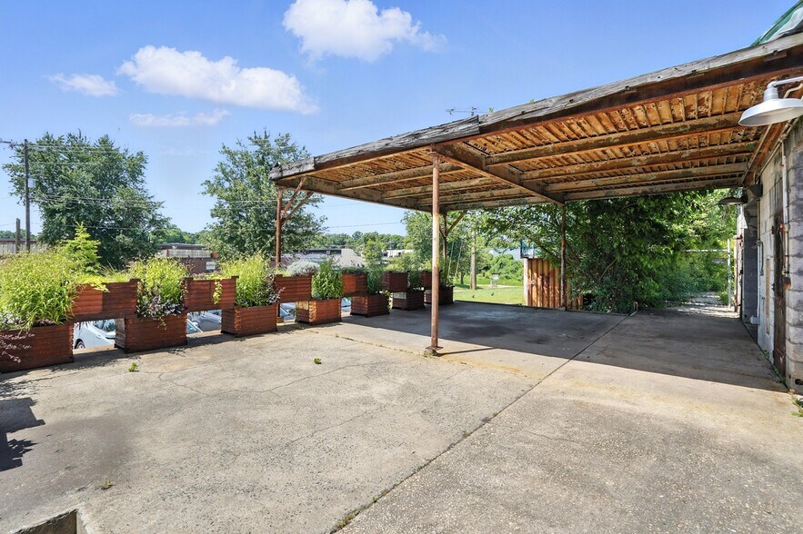 More Photos Of 1801 N Graham St, Charlotte Unknown For Lease