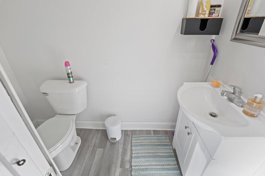 More Photos Of 14 W Depot St, Pataskala Showroom For Sale