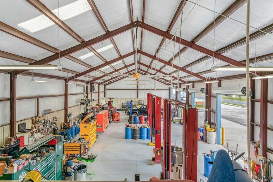 More Photos Of 14 Highway 19 N, Inglis Auto Repair For Sale