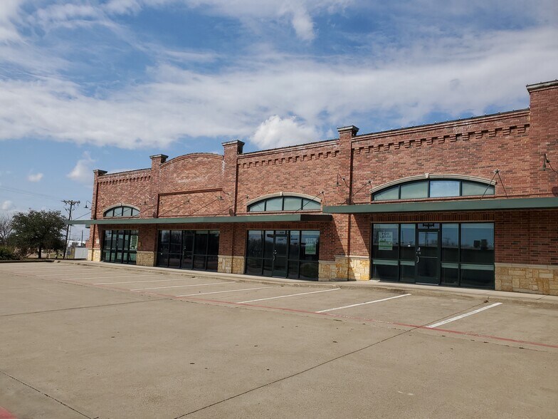 More Photos Of 205 S Main St, Red Oak Unknown For Lease