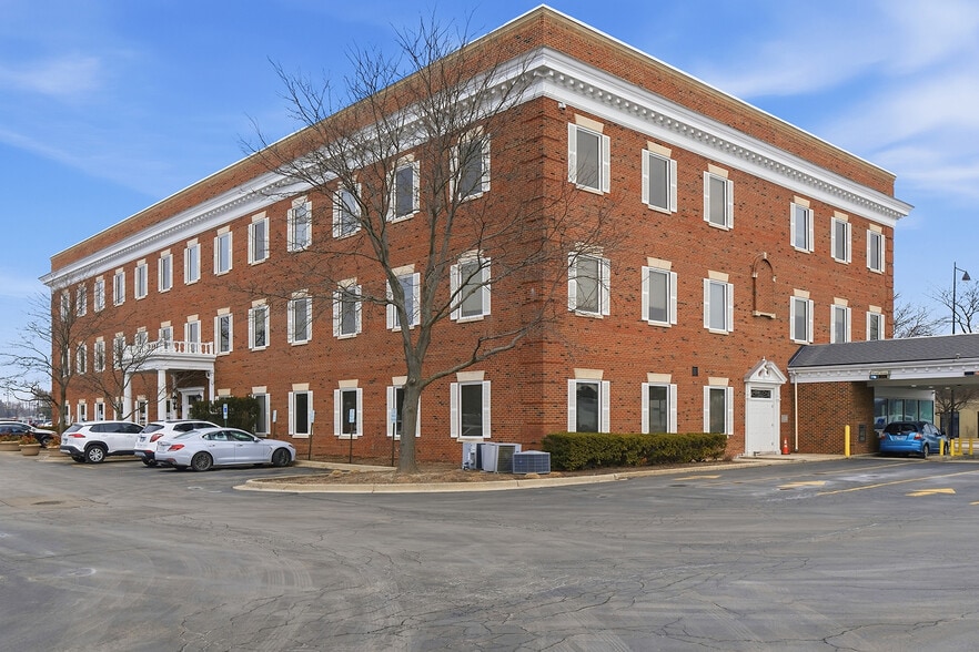 More Photos Of 8930 Waukegan Rd, Morton Grove Office For Lease