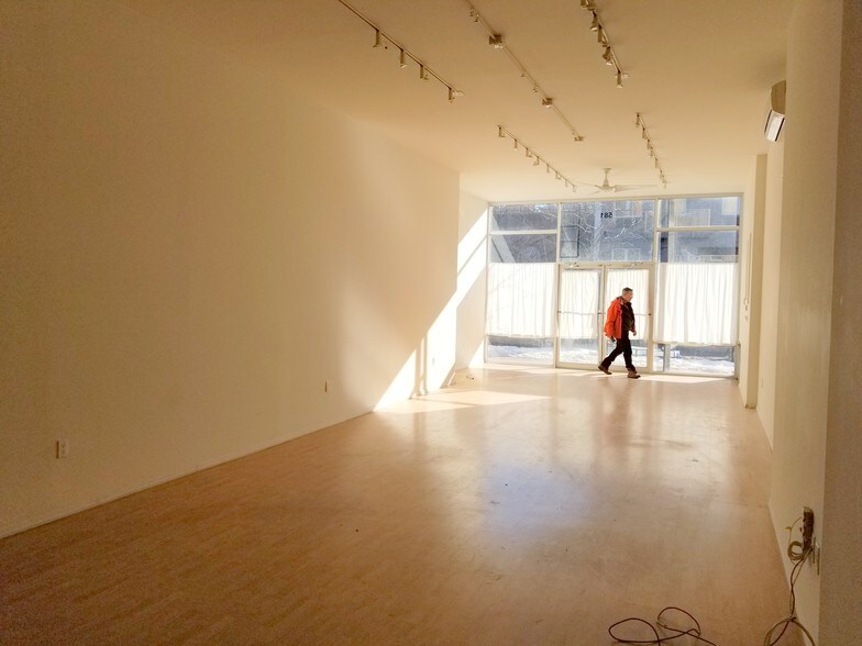 More Photos Of 581 Myrtle Ave, Brooklyn Restaurant For Lease