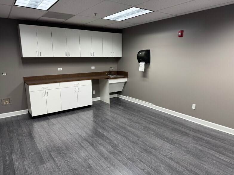 More Photos Of 1605 Rock Creek Blvd, Joliet Distribution For Lease