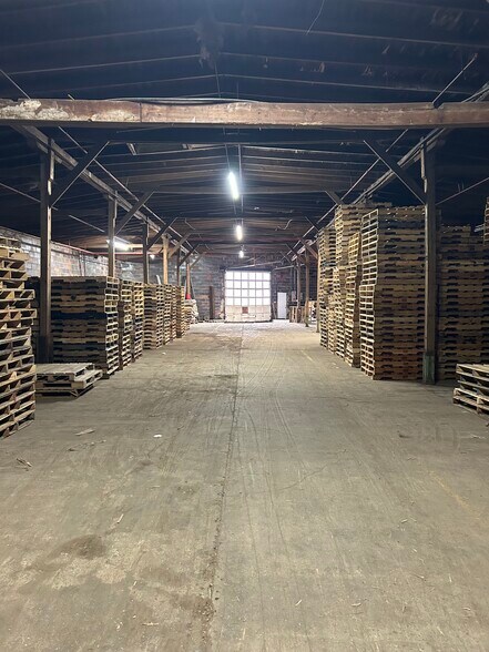 More Photos Of 15 Eagle St, Phelps Manufacturing For Lease