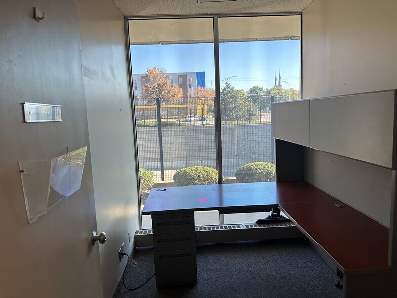 More Photos Of 606 Fayette St, Peoria Office For Sale