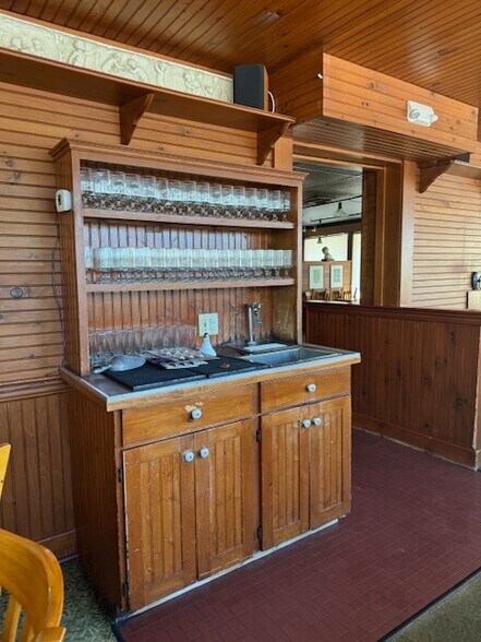 More Photos Of 1834 Shelburne Rd, South Burlington General Retail For Sale