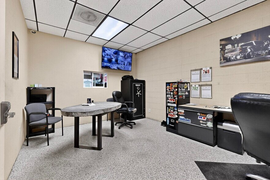 More Photos Of 2105 Aztec Rd NE, Albuquerque Warehouse For Sale