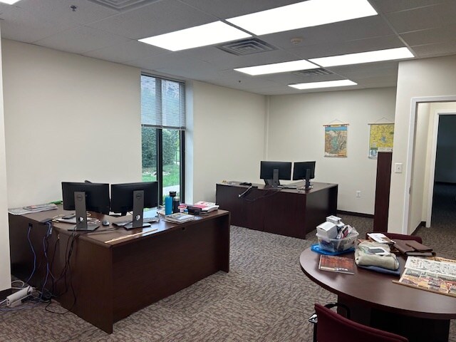 More Photos Of 470 Maryland Dr, Fort Washington Light Distribution For Lease