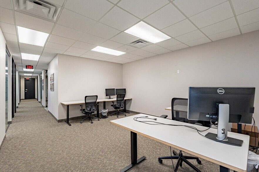 More Photos Of 7310 N 16th St, Phoenix Office For Lease