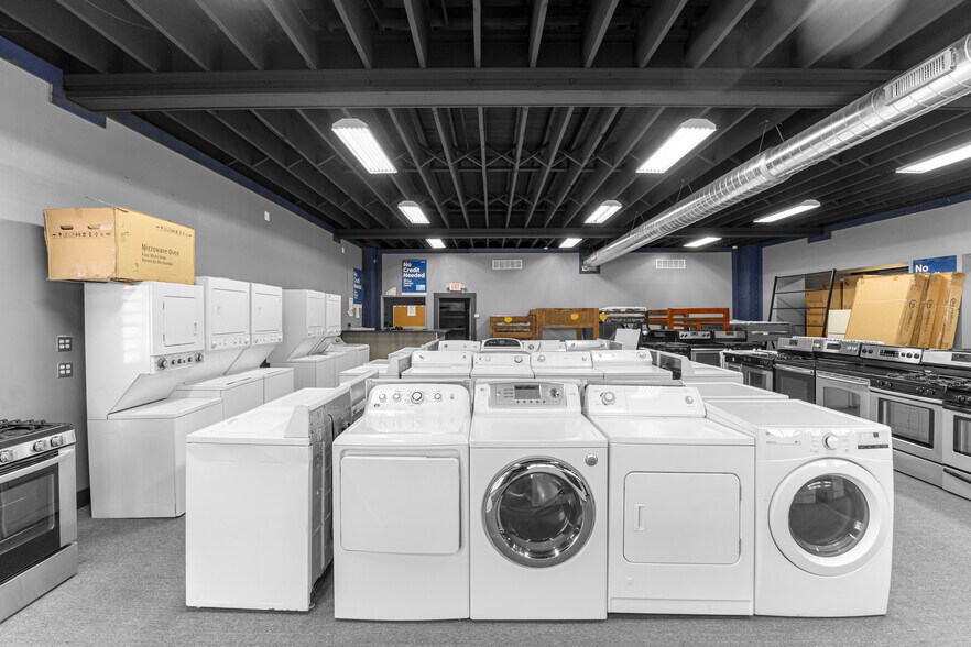 More Photos Of 12744 E 8 Mile Rd, Detroit General Retail For Sale