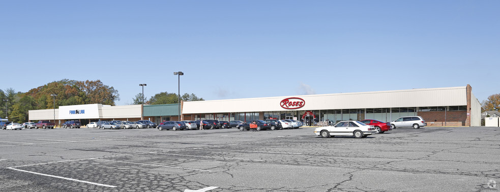 Primary Photo Of 1320 Shelby Rd, Kings Mountain Supermarket For Lease