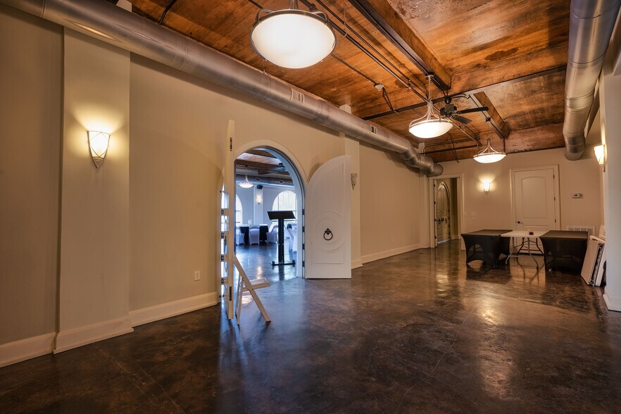 More Photos Of 255 Broad St., Kingsport General Retail For Sale