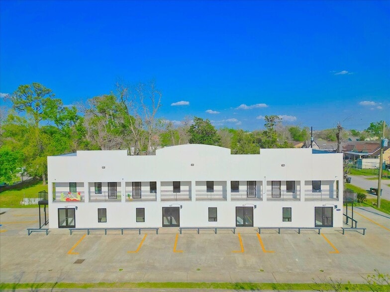 More Photos Of 7704 Irvington Blvd, Houston General Retail For Sale