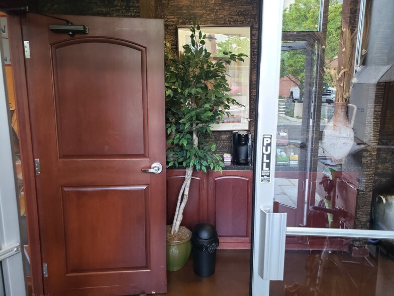More Photos Of 7525 S Union Park Ave, Sandy Bank For Sale