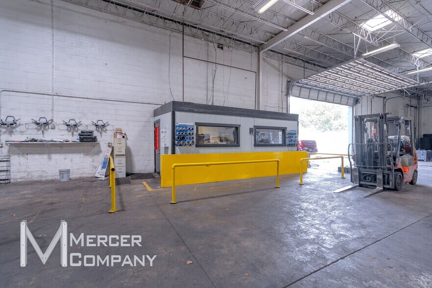 More Photos Of 840 N Great Southwest Pky, Arlington Warehouse For Sale