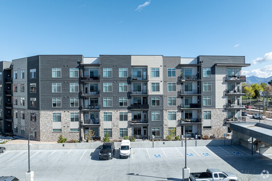 More Photos Of 168 E Midvillage Rd, Sandy Apartments For Lease