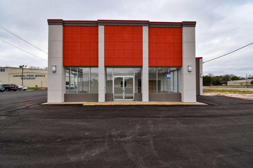 More Photos Of 8969 Pensacola Blvd, Pensacola Auto Repair For Sale