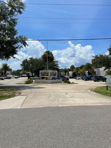 More Photos Of 1425-1431 Chaffee Dr, Titusville Light Manufacturing For Lease