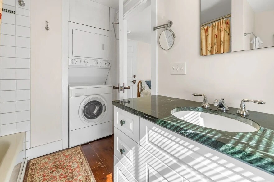 More Photos Of 31 Huntington Pl, Rochester Apartments For Sale