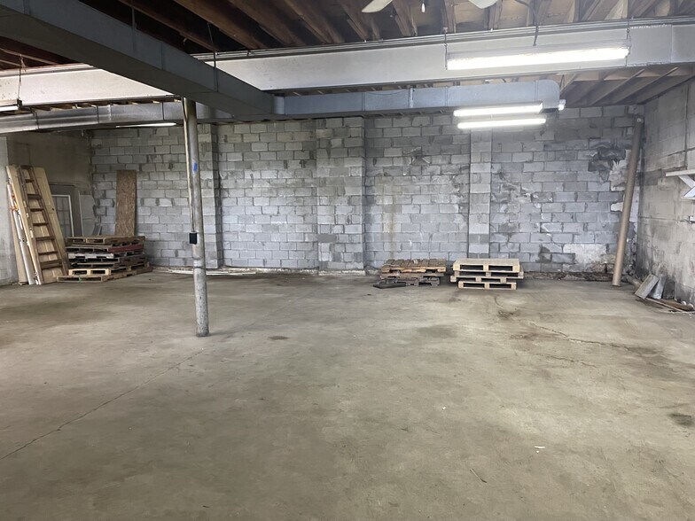 More Photos Of 1992 Mount Pleasant Rd, Greensburg Showroom For Lease