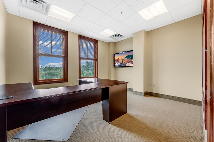 More Photos Of 6-10 Canyon Rd, Morgantown Loft Creative Space For Sale