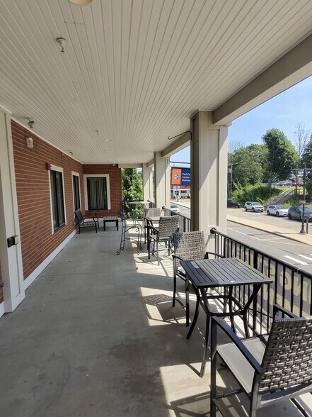 More Photos Of 10 Pettee Brook Ln, Durham Apartments For Lease