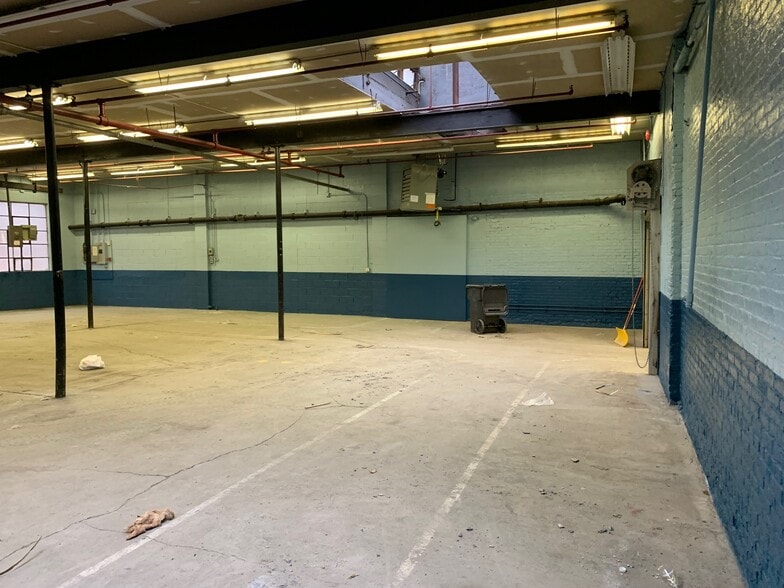 More Photos Of 210-211 Cottage St, Poughkeepsie Warehouse For Lease