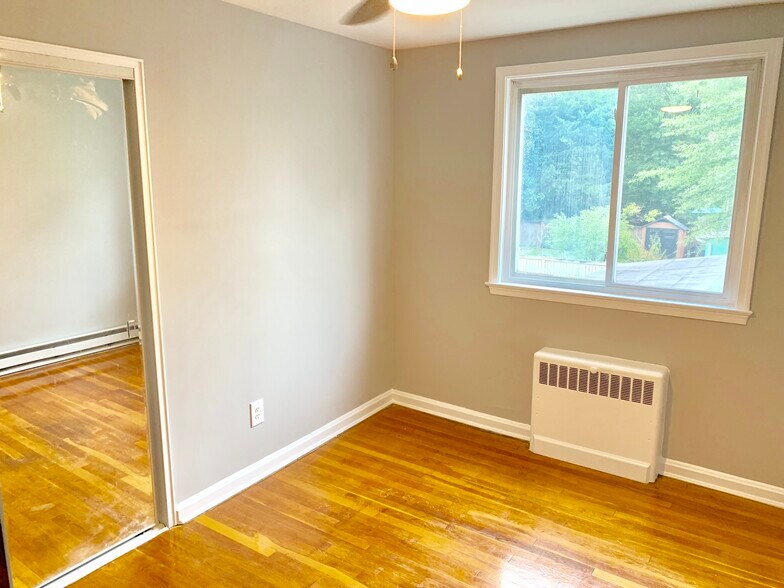 More Photos Of 111 E Uhler Ave, Alexandria Apartments For Sale