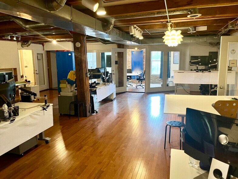 More Photos Of 415 N Sangamon St, Chicago Loft Creative Space For Lease