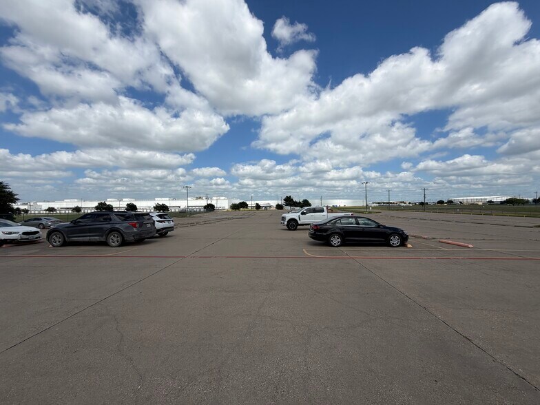 More Photos Of 3701 Windmill Rd, Cleburne Manufacturing For Lease