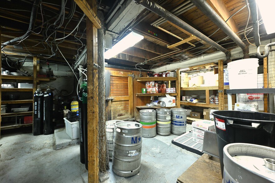 More Photos Of 22 Pine Hollow Rd, Oyster Bay Restaurant For Sale