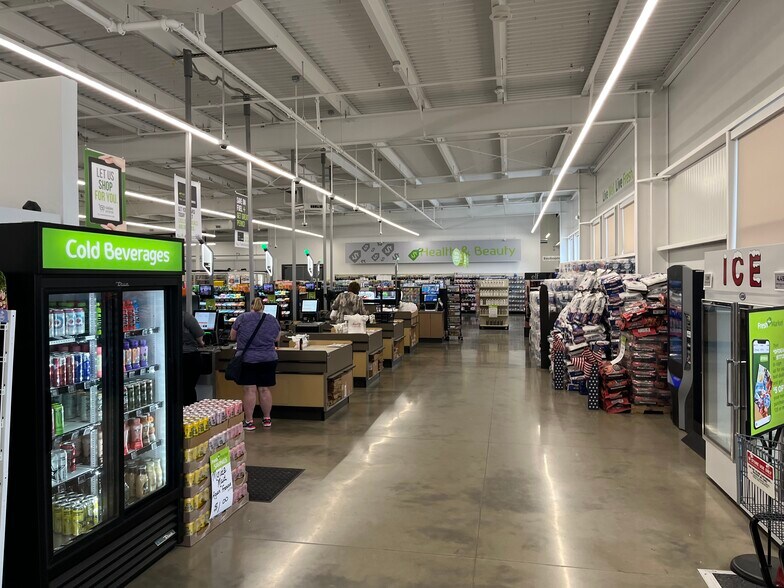 More Photos Of 122 N Main St, Monticello General Retail For Sale