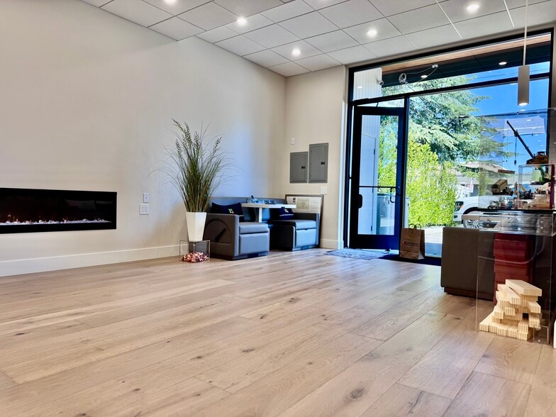 More Photos Of 1088 Independence Ave, Mountain View Warehouse For Sale