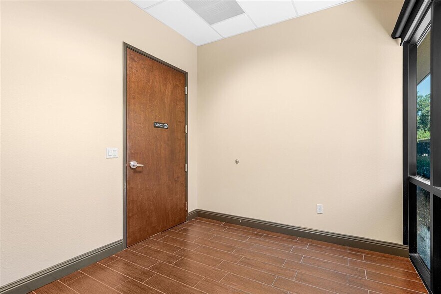More Photos Of 7206 N Milburn Ave, Fresno Medical For Lease
