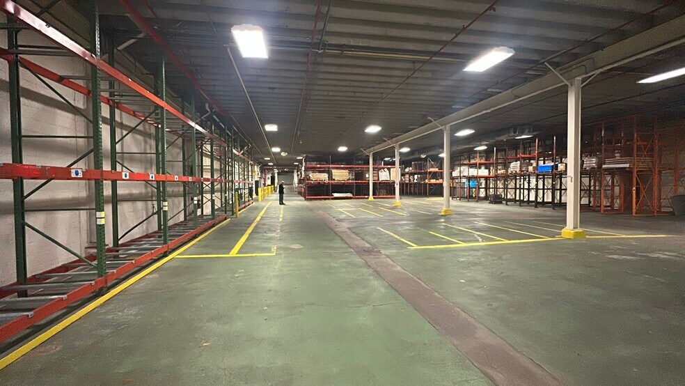 More Photos Of 607 Phillips St, Fulton Warehouse For Sale