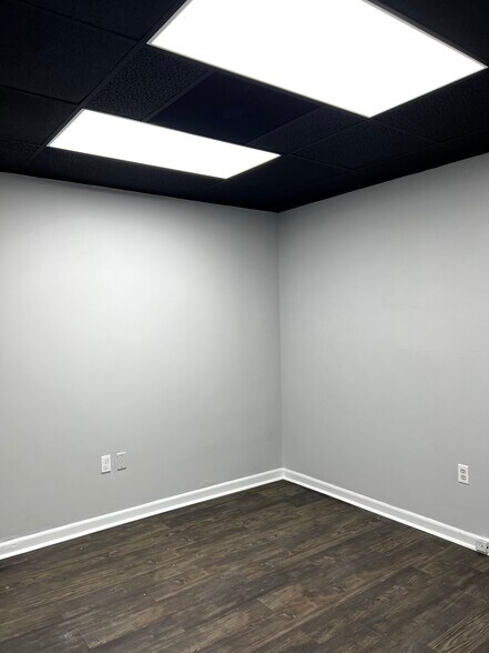 More Photos Of 3865-3877 Winchester Rd, Memphis Storefront For Lease