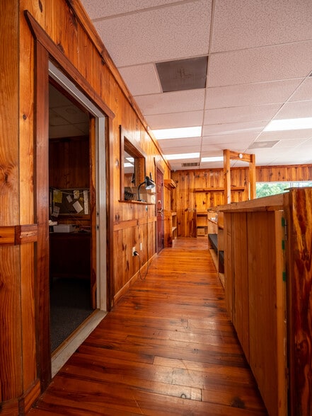 More Photos Of 290 S Duval Ave, Madison Flex For Sale
