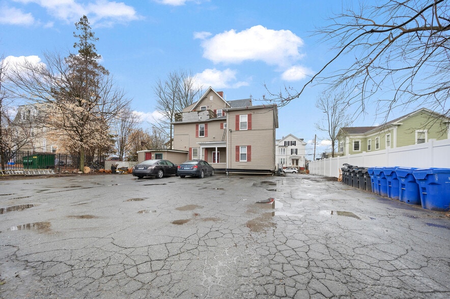 More Photos Of 186 Summit St, Pawtucket Apartments For Sale