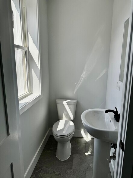 More Photos Of 1235 Pennsylvania Ave SE, Washington Storefront Retail Office For Lease