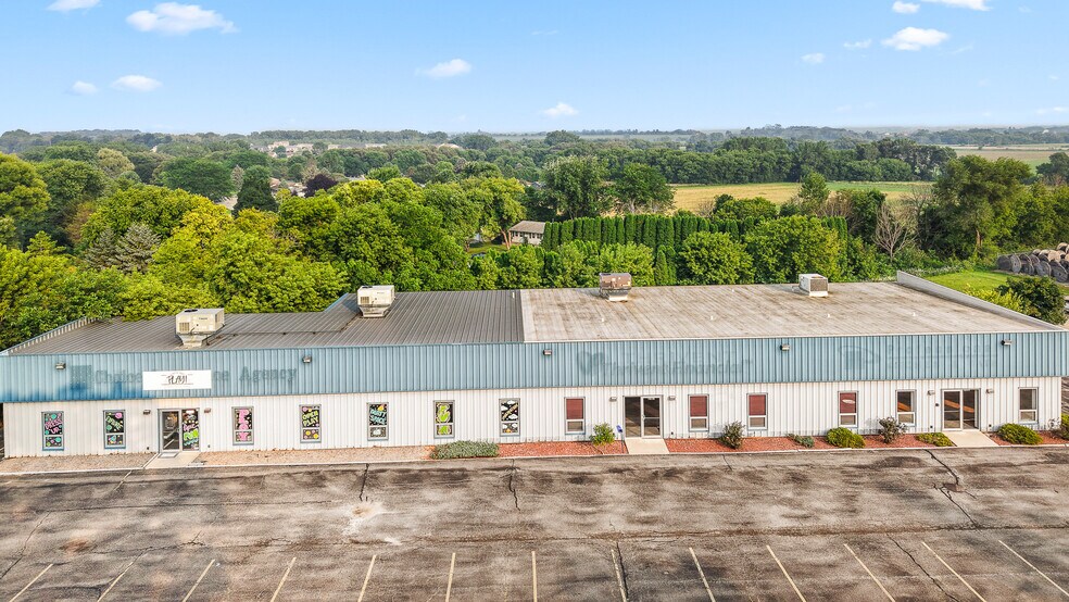 More Photos Of 1011-1019 S Spring St, Beaver Dam Flex For Sale