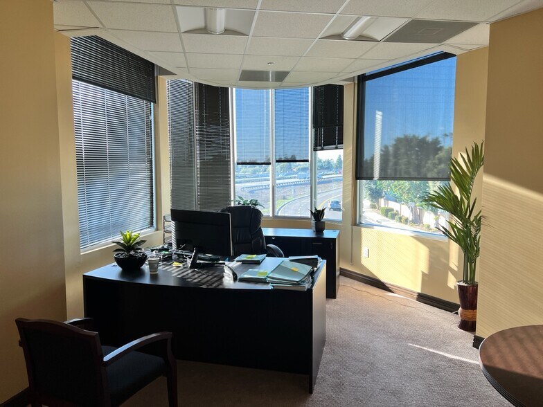 More Photos Of 5700 Moon Dr, Ventura Office For Sale