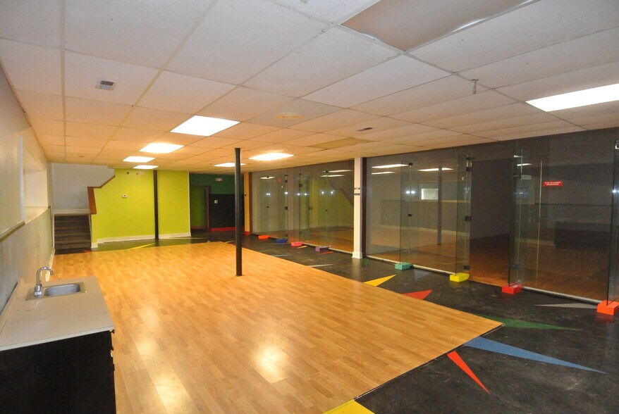 More Photos Of 2911 Brunswick Ave, New Bern Sports And Entertainment For Lease