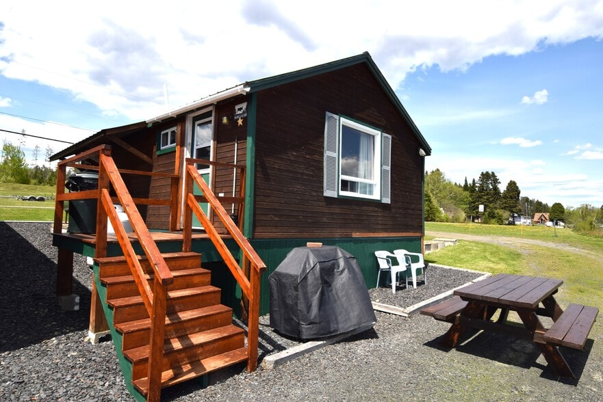 More Photos Of 109 Sinclair Rd, Sinclair Sports And Entertainment For Sale