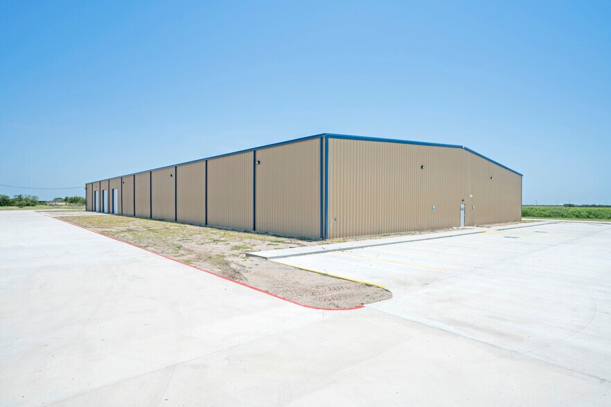 More Photos Of 5823 Millineum Drive, Harlingen Warehouse For Lease