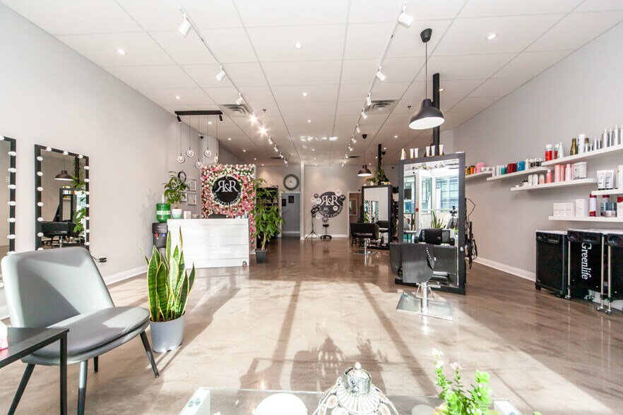 More Photos Of 250-300 Manitoba St, Toronto Apartments For Sale