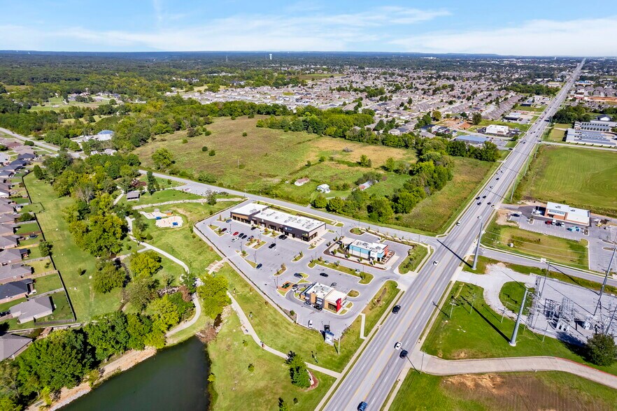 More Photos Of 504 E Centerton Blvd, Centerton Storefront Retail Office For Lease