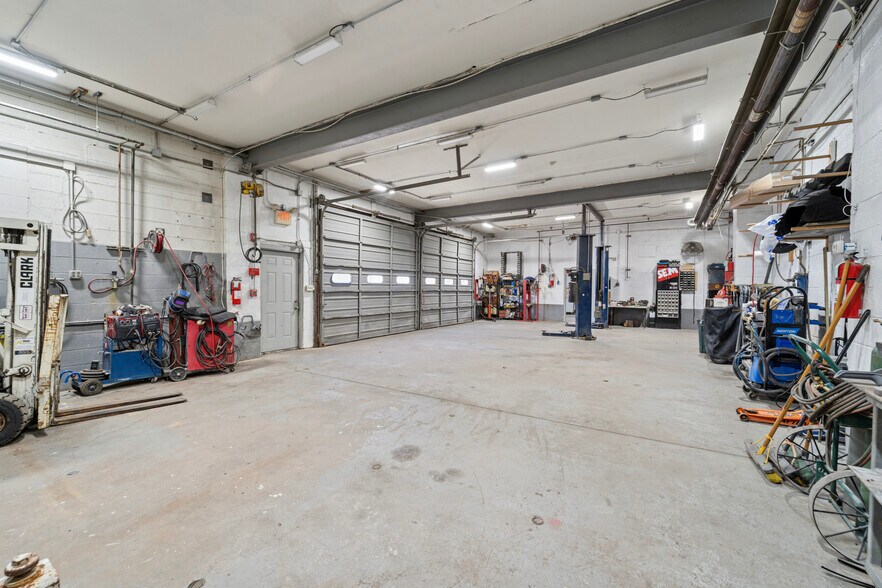 More Photos Of 14-16 S Wycombe Ave, Lansdowne Auto Repair For Sale